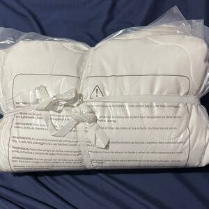 NWT Utopia Bedding Waterproof Mattress Protector Twin Mattress Pad